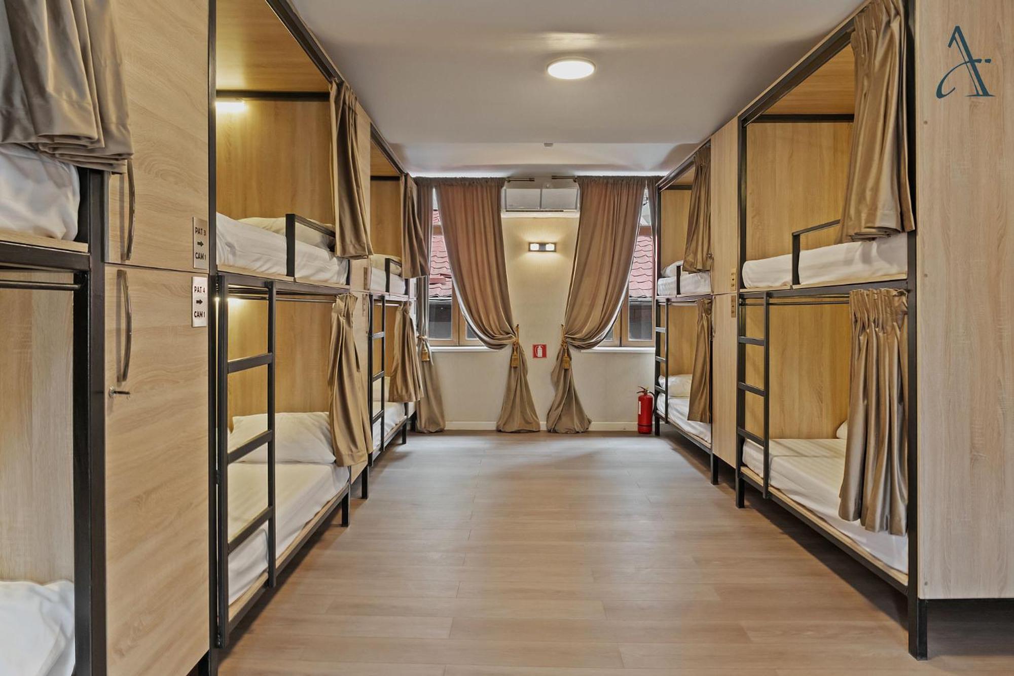 Ramana Garden Hostel - Self-Service Accommodation Bukarest Kültér fotó